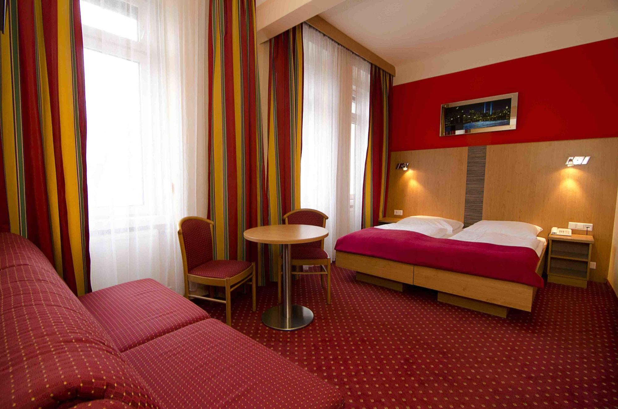 Hotel Cryston Bécs Kültér fotó